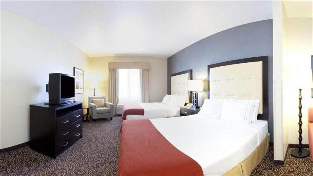 Express By Ihg Hotel 3*